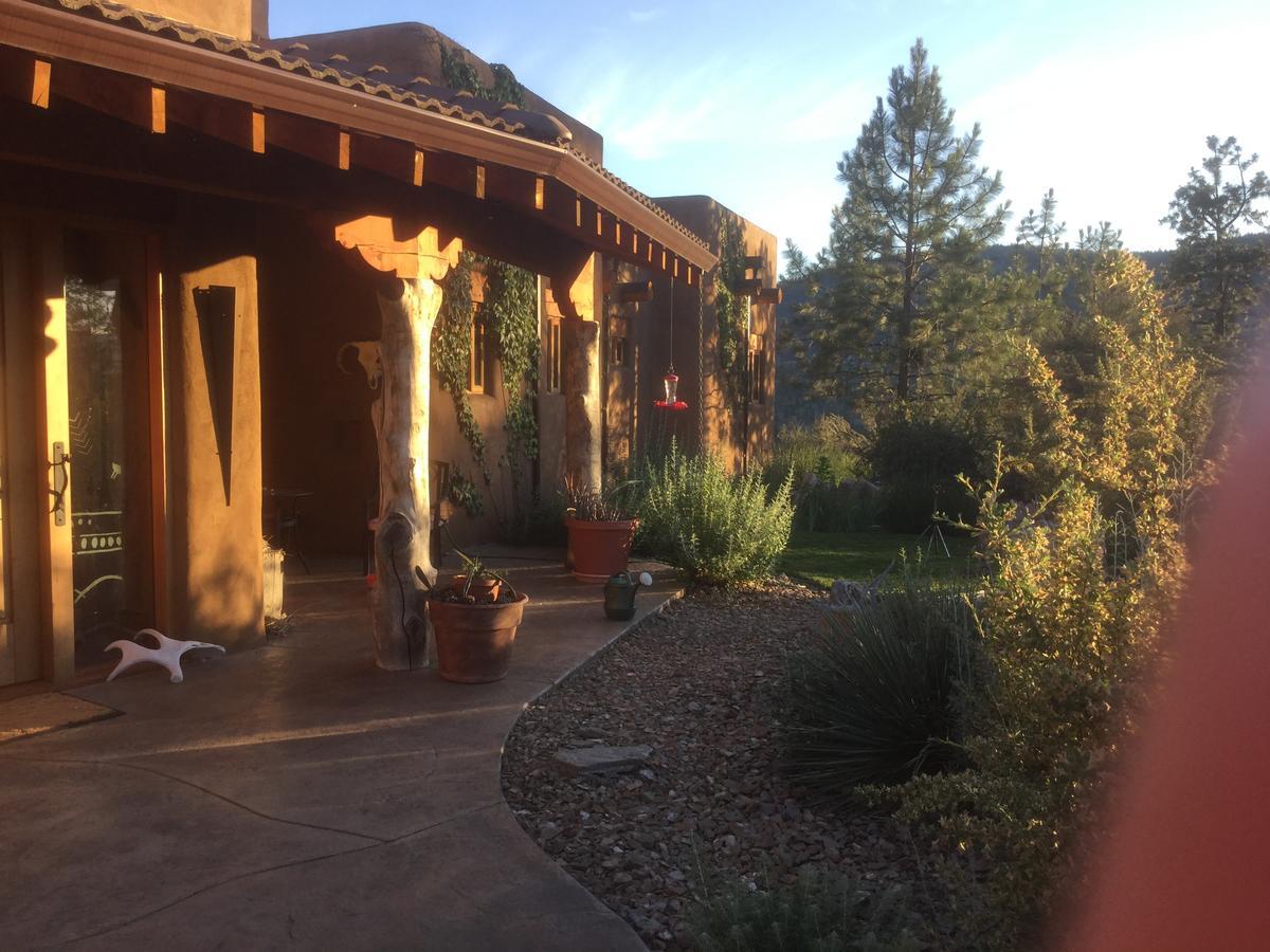 Bighorn Ridge Guesthouse Okanagan Falls Bagian luar foto