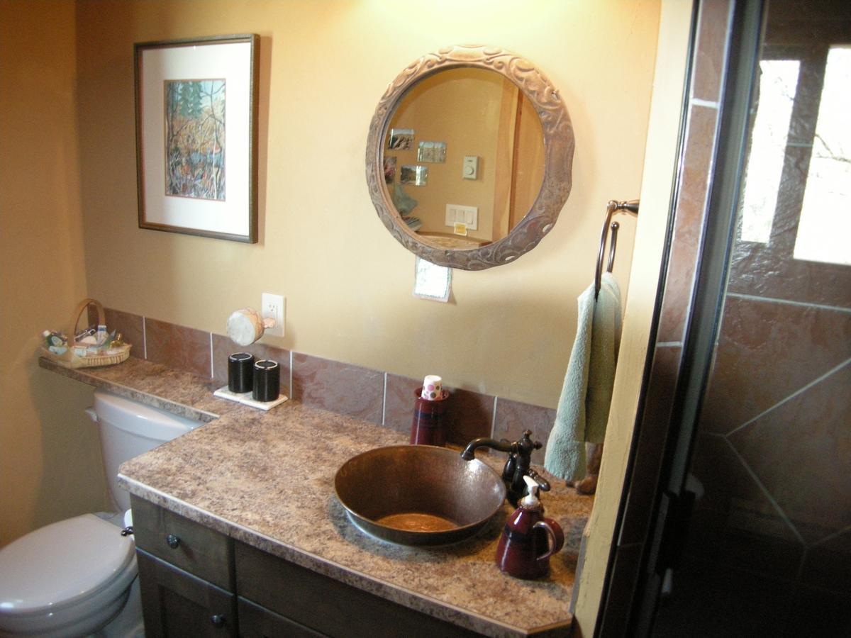 Bighorn Ridge Guesthouse Okanagan Falls Bagian luar foto